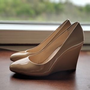 Banana Republic nude patent leather wedge heels